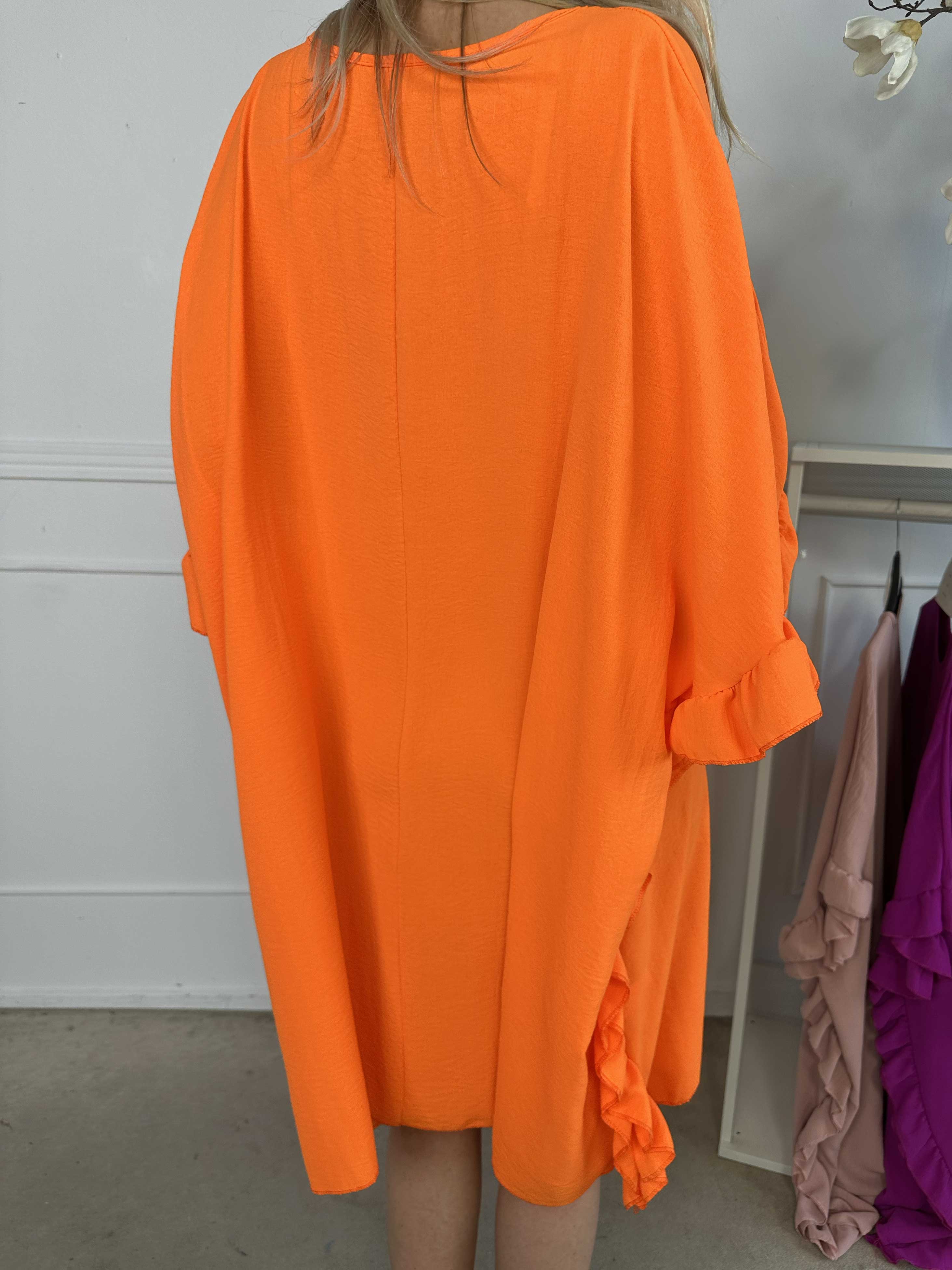 Cille - Söt tunika med volanger i sidorna